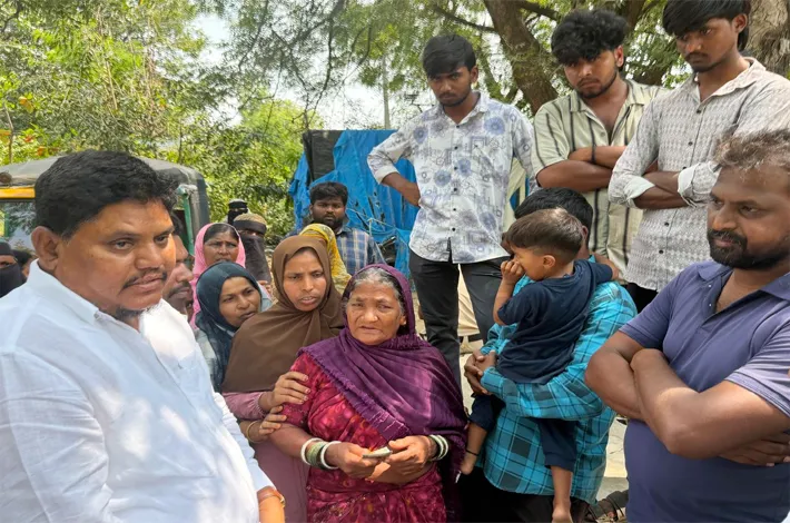 రోడ్డు ప్రమాదంలో యువకుడు మృతి