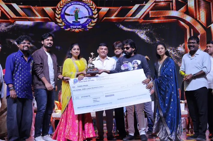 బతుకమ్మ పాటకు రాష్ట్రస్థాయి గుర్తింపు
