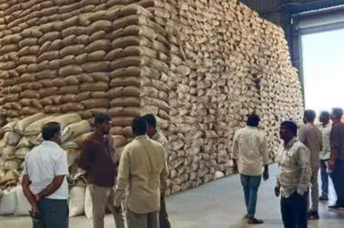 విజిలెన్స్ తనిఖీల్లో ధాన్యం నిల్వల్లో భారీ తేడా