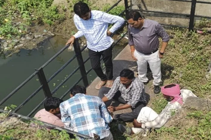 కరత్వాడ ప్రాజెక్ట్ నుండి నీటి విడుదల