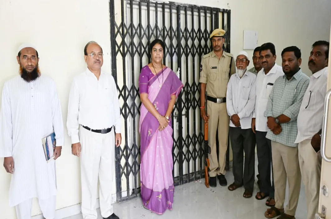 ఈవీఎం గోదాము వద్ద పటిష్ట భద్రత