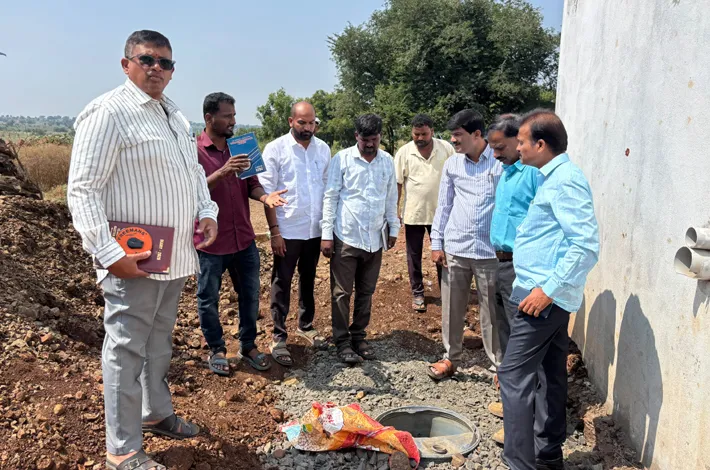 నీటి సంరక్షణ పనులకు ప్రాధాన్యం ఇవ్వాలి