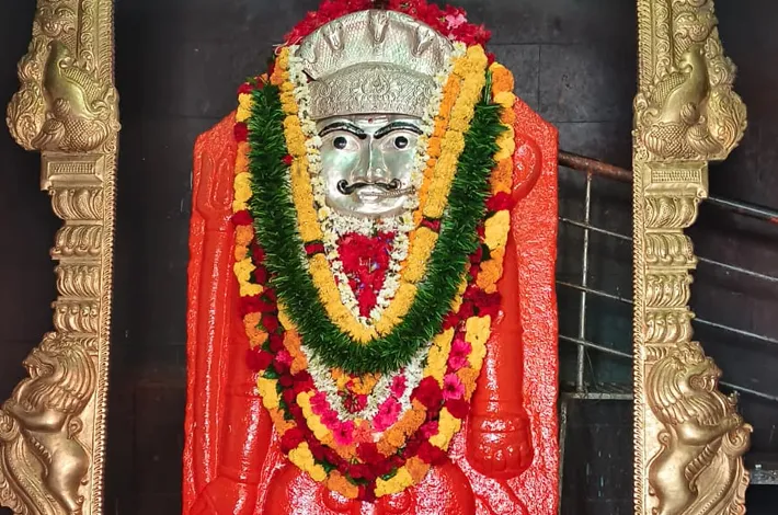 భక్తిశ్రద్ధలతో కాలభైరవ స్వామికి సింధూర పూజలు