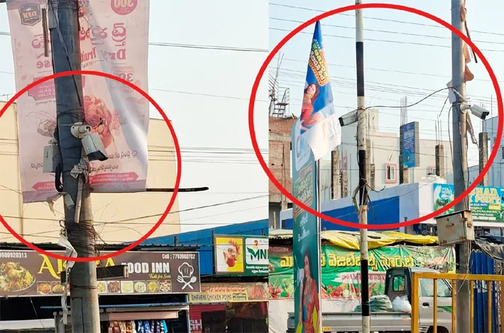 రోడ్డు సూచికలు, సీసీ కెమెరాలకు ఫ్లెక్సీల అడ్డు..!