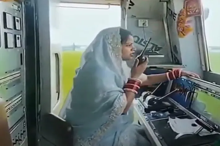 చీరలో పైలట్‌.. వైరల్‌ వీడియో!