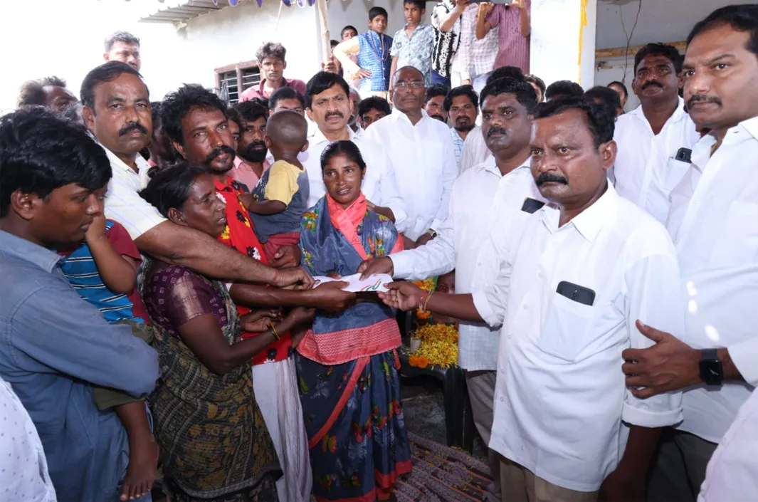 ఆపదలో ఆదుకున్న పొంగులేటి!