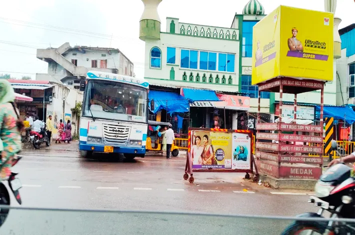 నర్సాపూర్‌లో ఆక్రమణల ‘రాచబాట’!
