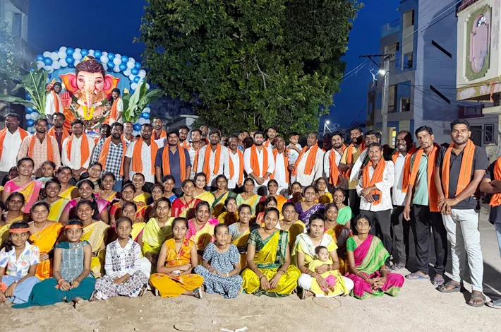 రెడ్డీస్ యూత్ ఆధ్వర్యంలో నిమజ్జనం వేడుకలు