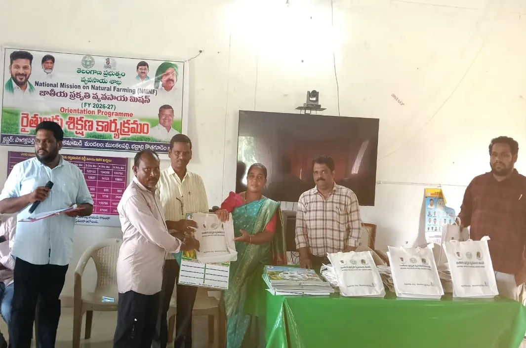 ప్రకృతి వ్యవసాయ కిట్ల పంపిణీ