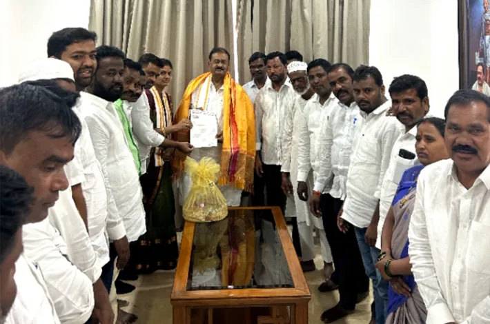 కామారెడ్డి పట్టణ అభివృద్ధికి రూ.200 కోట్ల నిధులు మంజూరు చేయించేందుకు కృషి