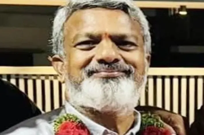 షటిల్ ఆడుతుండగా గుండెపోటు