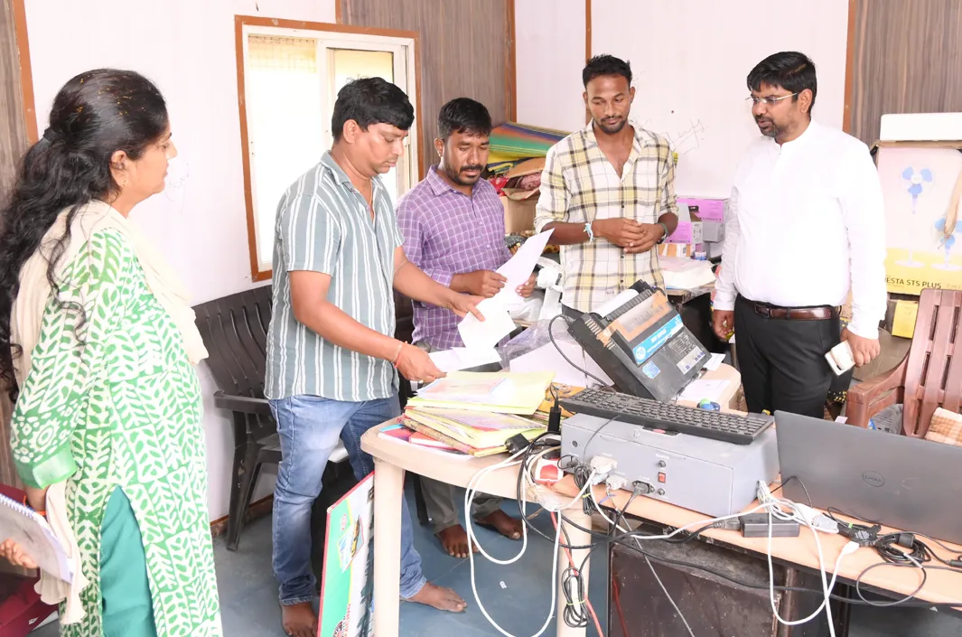 ధ్రువపత్రాల పరిశీలన త్వరగా పూర్తి చేయాలి