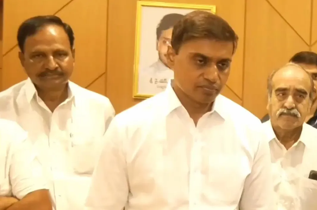 కోర్టు మెట్లెక్కిన వైసీపీ ఎంపీ