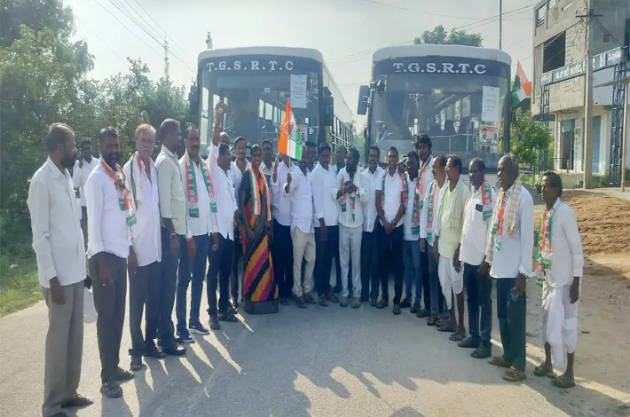 సీఎం సభకు కోనరావుపేట నుంచి భారీగా తరలిన కాంగ్రెస్ శ్రేణులు