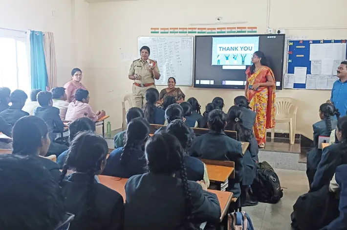 వేధిస్తే మహిళలు షీటీంను ఆశ్రయించాలి