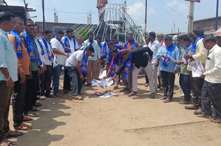 పాపాన్ని, ప్రసాదును వెంటనే అరెస్టు చేయాలి