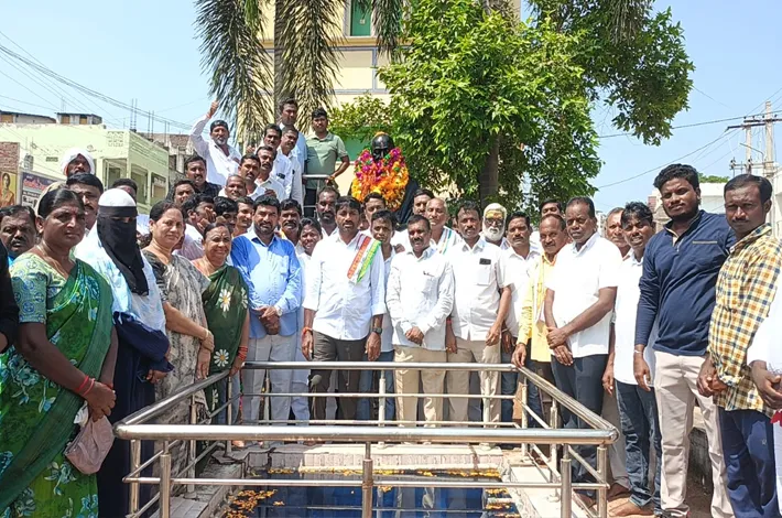 గాంధీ ఆశయాలను యువత ఆదర్శంగా తీసుకోవాలి