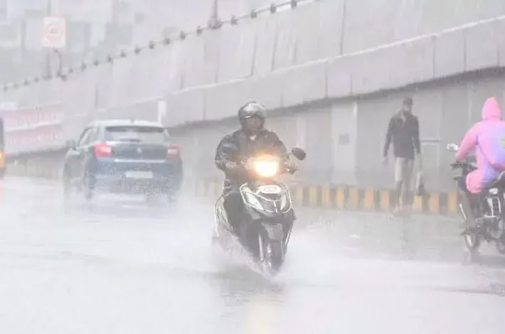 హైదరాబాద్⁬లో భారీ వర్షం