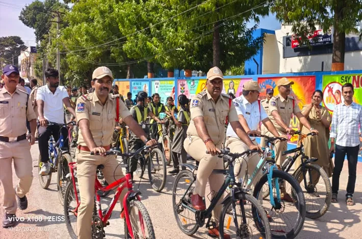 పోలీస్ అమరవీరుల స్ఫూర్తితో గజ్వేల్‌లో సైకిల్ ర్యాలీ