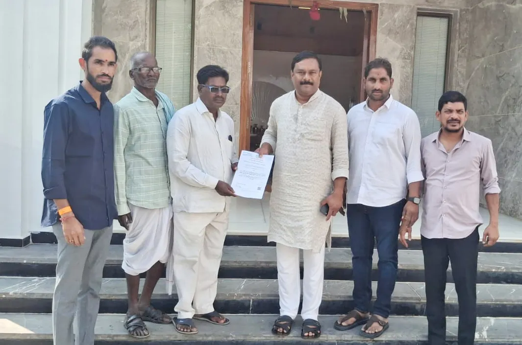 ఎల్‌ఓసీ అందజేసిన ఎమ్మెల్యే ఏలేటి