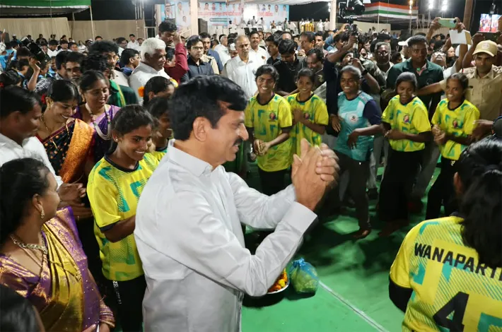 తెలంగాణ క్రీడాకారులు పతకాలతో మెరవాలి