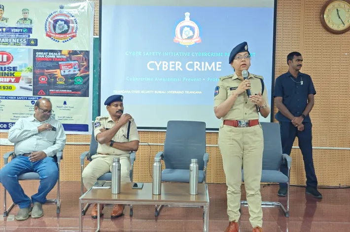 సైబర్ నేరాలపై అప్రమత్తంగా ఉండాలి
