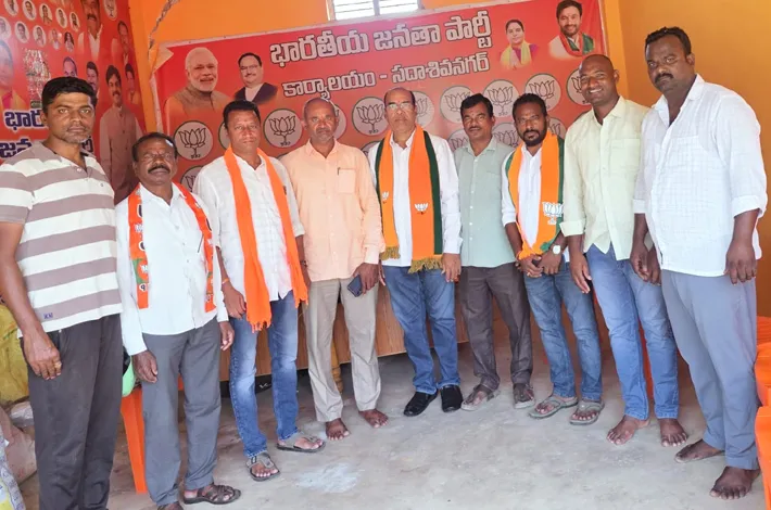 పార్టీ బలోపేతానికి కృషి చేయాలి..
