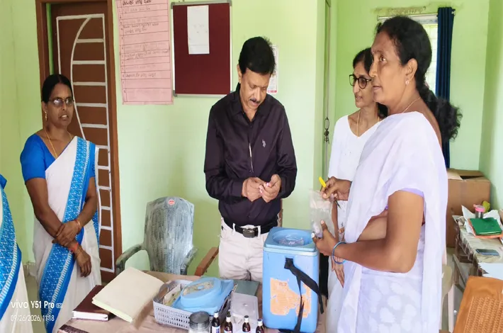 తనికెళ్ళ గ్రామంలో డీఎంఅండ్‌హెచ్‌ఓ తనిఖీ