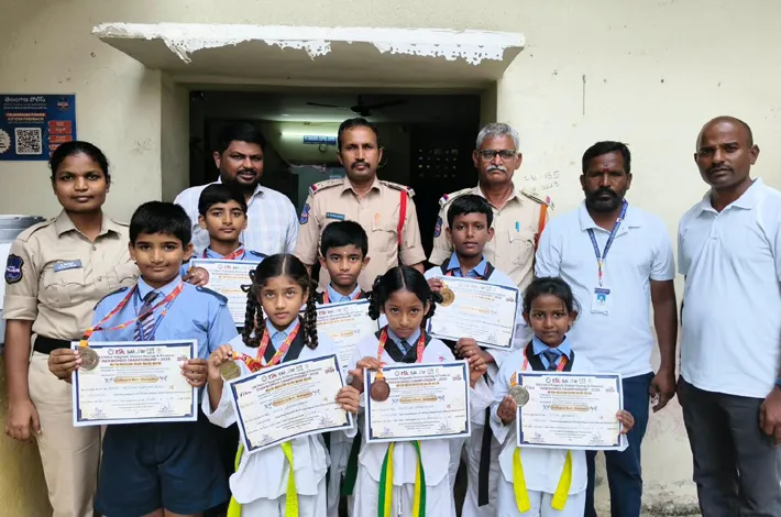తైక్వాండో పోటీల్లో గ్రీన్ గ్రోవ్ విద్యార్థుల ప్రతిభ