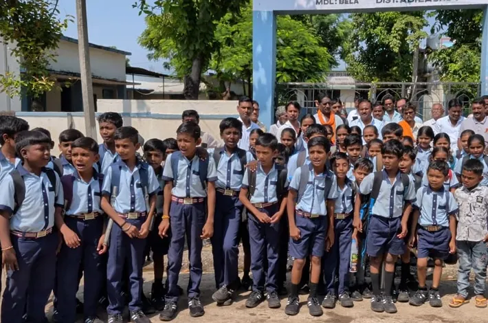 మా సారు మాకు కావాలి.. విద్యార్థుల నిరసన