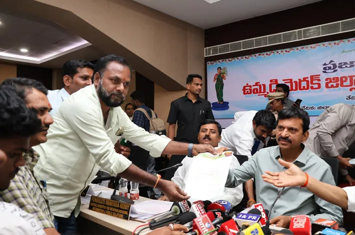 అర్హులైన జర్నలిస్టులందరికి ఇంటి స్థలం ఇవ్వాలి.!