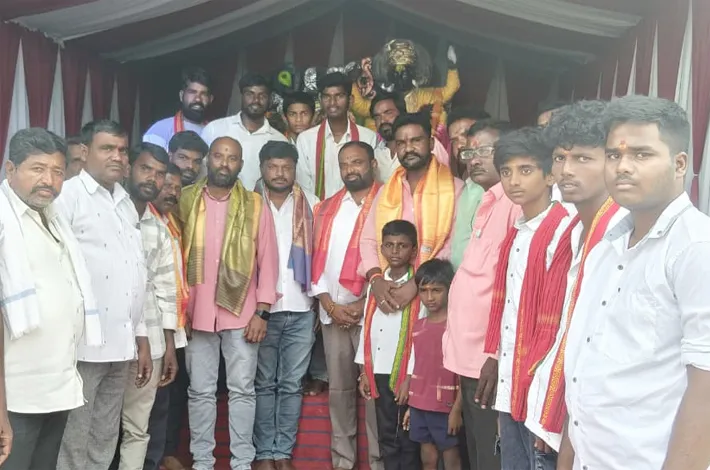 అన్నదాన కార్యక్రమంలో పాల్గొన్న బిఅర్ఎస్ నాయకులు