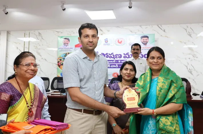 ఐసీడీఎస్ సూప‌ర్ వైజ‌ర్ శైలజ‌కు ఉత్తమ పుర‌స్కారం
