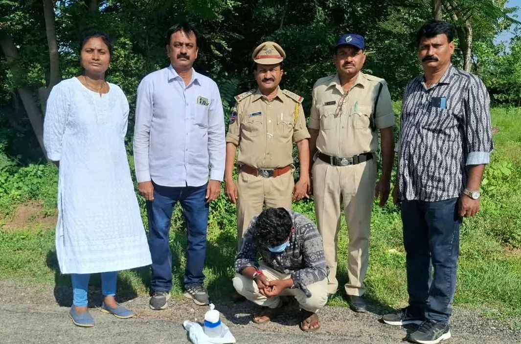 సీతానగర్‌లో ఎక్సైజ్ టాస్క్‌ఫోర్స్ దాడి