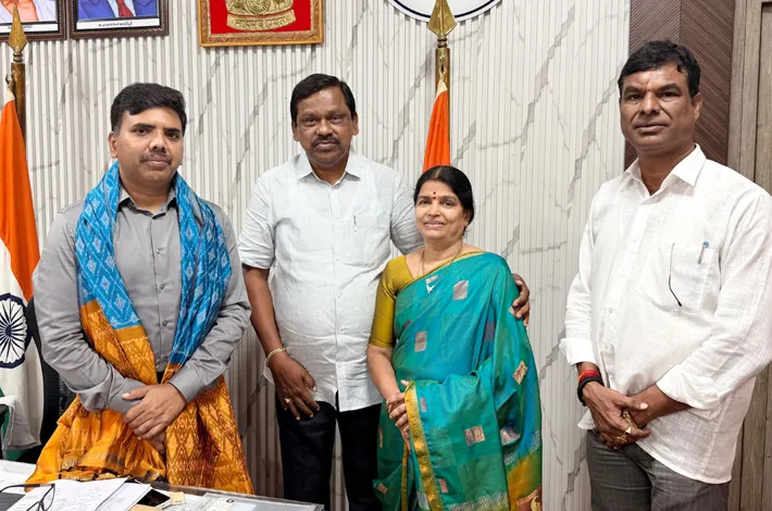 చేనేత సంఘానికి అదనపు నగదు పరపతి మంజూరు చేయాలని వినతి