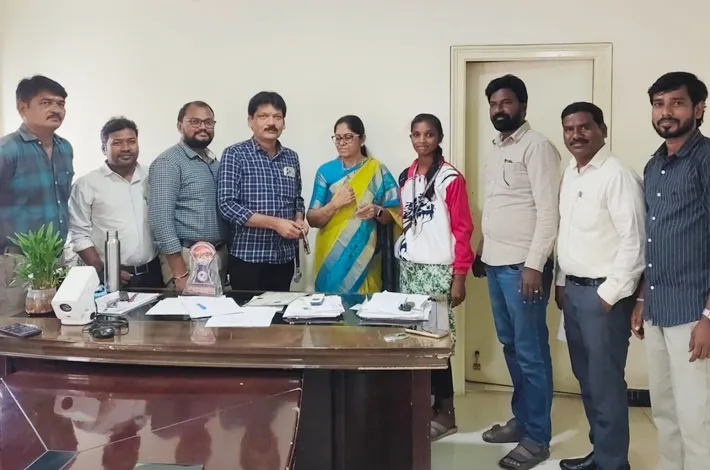 కరాటేలో గోల్డ్ మెడల్ సాధించిన విద్యార్థిని