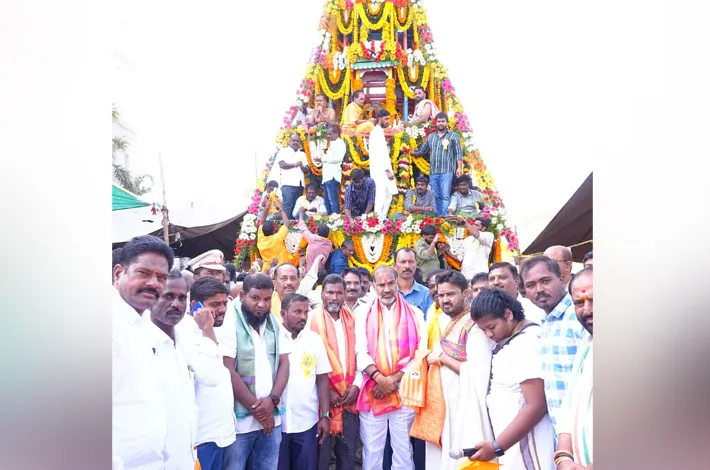 వైభవంగా వెంకన్న రథోత్సవం