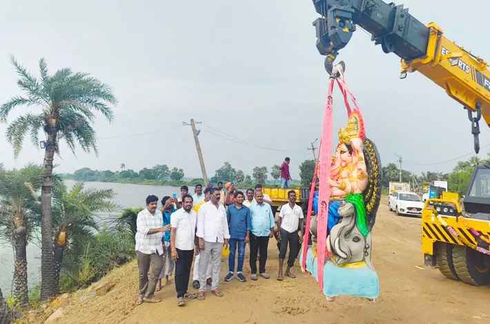 గంగమ్మ ఒడికి చేరుకున్న బొజ్జ గణపయ్య...