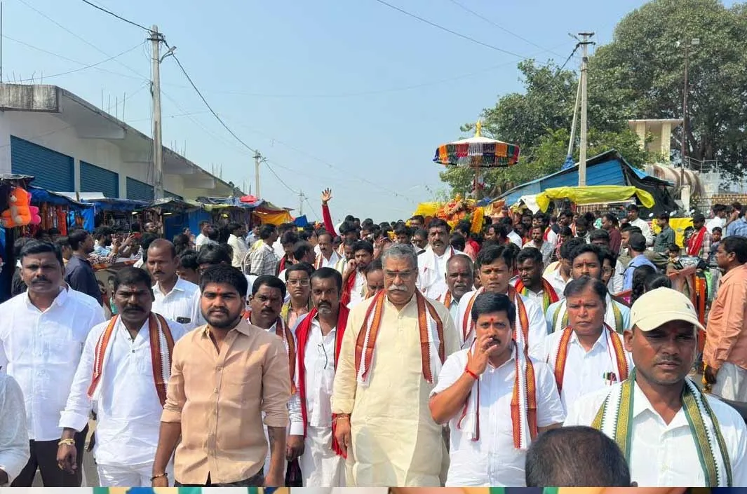 వనదుర్గమ్మ చెంత కిక్కిరిసిన భక్తజనం