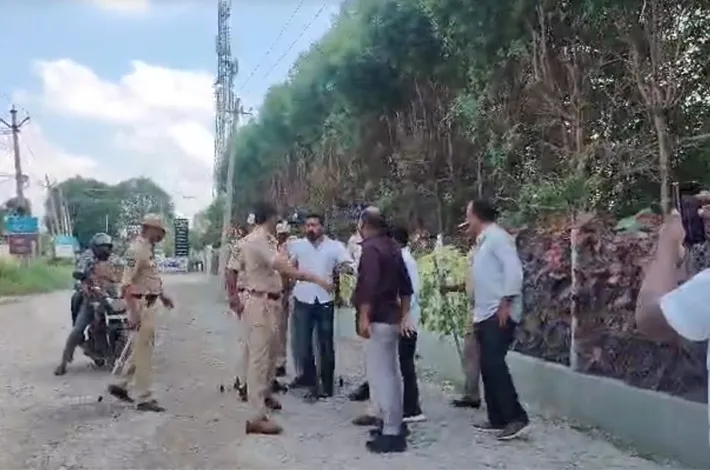 జన్వాడలో ఉద్రిక్తత..మియాఖాన్‌ గడ్డలో పోలీసుల బందోబస్తు