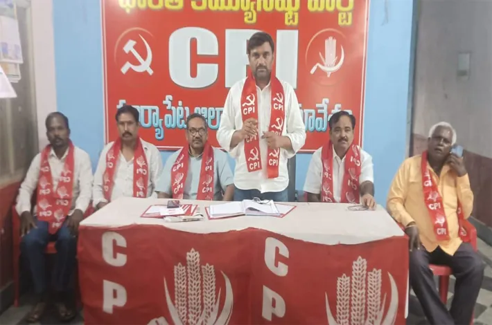 తెలంగాణ రైతాంగ సాయుధ పోరాట స్ఫూర్తితో ముందుకు సాగాలి
