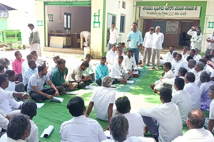 రంగంపేట సొసైటీ మహాజనసభ రసాభాస!
