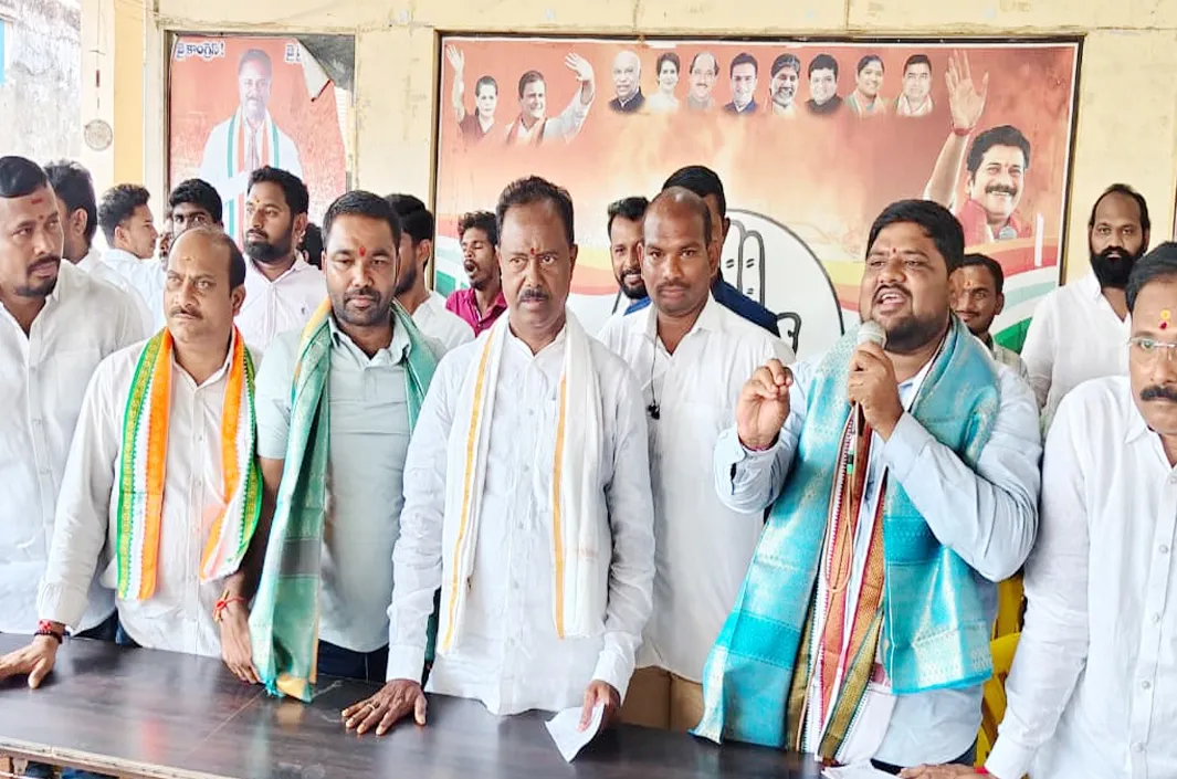 కాంగ్రెస్ సోషల్ మీడియా వ్యవస్థను బలోపేతం చేయాలి