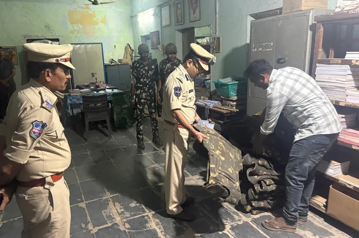 బెల్లంపల్లి ఆర్ముడ్ హెడ్ క్వార్టర్స్‌లో సీపీ తని