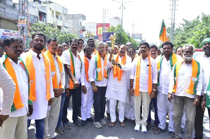 మోదీ 25 ఏళ్ల రాజకీయ ప్రస్థానం స్ఫూర్తిదాయకం