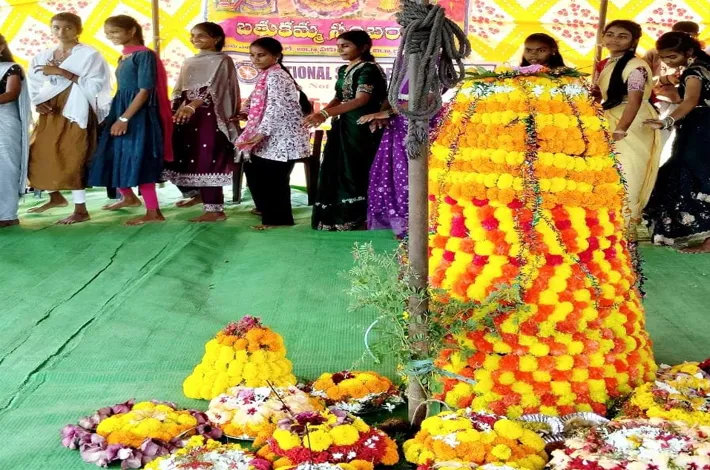 మండలవ్యాప్తంగా ఘనంగా ప్రారంభమైన బతుకమ్మ సంబరాలు