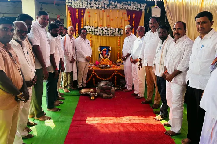 కుటుంబ సభ్యులను పరామర్శించారు