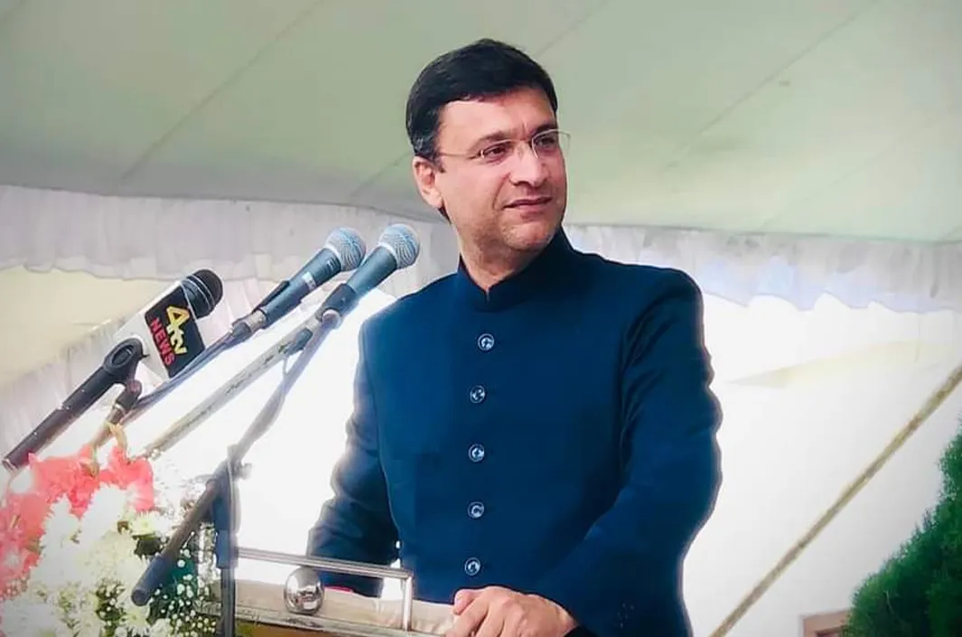 కుటుంబాన్ని రాజకీయాల్లోకి లాగొద్దు