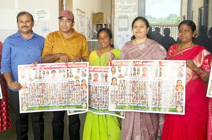 బతుకమ్మ పోస్టర్ల ఆవిష్కరణ