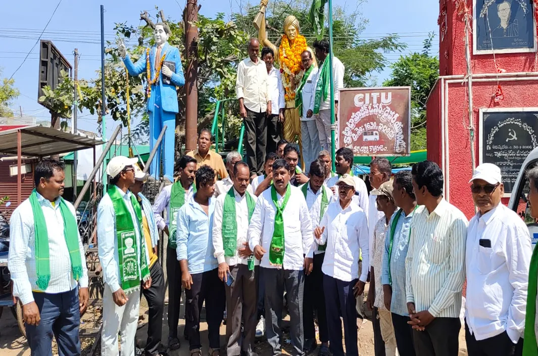 ఆదివాసీ హక్కుల సాధనకు ఐక్యంగా పోరాడాలి
